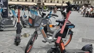 Praia a Mare, coprifuoco per i minorenni: “Troppi atti di vandalismo e caos con monopattini”