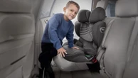 Bambini in auto, il 32% dei genitori non usa correttamente i seggiolini
