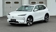 Geely sbarca in Italia con Jameel Motors e debutta con il Suv elettrico EX5 e con un Super hybrid
