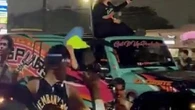 Nba, Spurs in finale dopo 12 anni. Festa in strada con i Suv a San Antonio