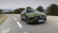 Nuova Peugeot 408, look aggressivo e grande comfort per la fastback elettrica o ibrida