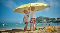 Guida all’esposizione al sole per i bambini: come scegliere la crema giusta e proteggerli al meglio