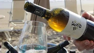Vini Bagnanti, l’immensa cantina sulla spiaggia