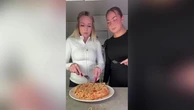 Carbonara e bolognese "da denuncia": l'indignazione social per le ricette di due content creator