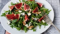 Fresca e gustosa, la rucola aiuta il metabolismo dei grassi e favorisce la salute a tavola