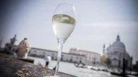 Il Telegraph attacca il Prosecco: meglio champagne e Cava. Critiche e stereotipi, ma il mercato vola