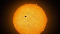 L’incredibile scatto del paracadutista sul Sole: come è stata fatta la foto virale