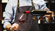 Milano non beve più: è la città meno wine-friendly d’Italia