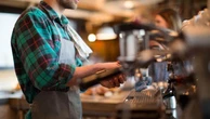 “Hai esperienza e vuoi lavorare nel mio bar? La paga è di 150 euro. A settimana”