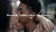 Simone Pillon contro lo spot Lavazza con bacio tra donne, ma la pubblicità è di 5 anni fa