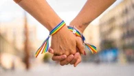 Farmaceutica e inclusione: nasce la prima alleanza tra aziende per i diritti Lgbtq+ sul lavoro