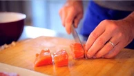 Il salmone risale dal piatto alla cosmetica: ecco il nuovo trattamento di bellezza