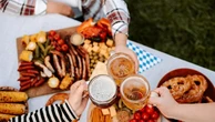 Birra al sole: come sceglierla, servirla e abbinarla fuori casa