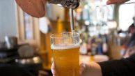 Yoko Ono fa ritirare dal mercato la birra “John Lemon”: corsa all'acquisto delle ultime bottiglie