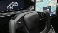 Grok sale a bordo: l’IA di Elon Musk arriva nelle Tesla, ma inciampa sull’estremismo
