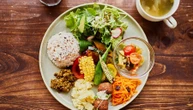 Ian Rowland: “Se vuoi cambiare il mondo comincia dal tuo piatto. La dieta del futuro è plant-based”