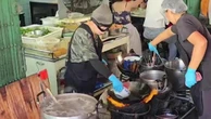 Jay Fai, multato il famoso street food stellato di Bangkok: omelette al granchio venduta a 105 euro