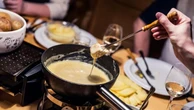 La storia (e i segreti) della fonduta di formaggio