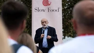 Alberto Capatti racconta Carlin Petrini: “Un profeta, un contadino e un intellettuale”