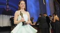 Oscar 2024: di che colore è l'abito di Emma Stone? Tutti lo vedono in modo diverso