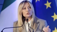 La Meloni che non esiste: come e perché sui social la premier sta diventando un’icona anti-Trump