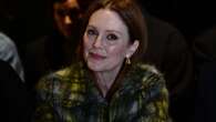 Ilona Staller e Julianne Moore, alla sfilata Bottega Veneta l'insolito incontro con selfie