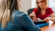 Bonus psicologo: accolte solo l’1% delle richieste. La salute mentale non è un incentivo per la casa