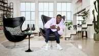 Girare un tiktok con Khaby Lame e dormire nel Museo D’Orsay: su Airbnb arrivano le Icone