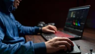 Da oggi in Italia diffondere deep fake è reato: cosa prevede la legge e cosa si rischia