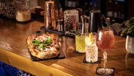 Altro che birra, in queste 10 pizzerie l’abbinamento si fa con i cocktail