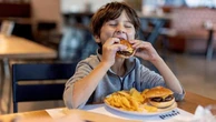Menù bambini “vietato” agli adulti. Ma cosa dice la legge?