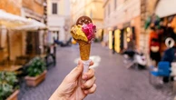 Dalla stracciatella inversa al gusto Prosecco, per i gelati dell’estate 2025 vince la fantasia
