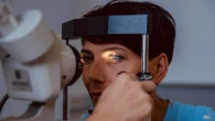 Glaucoma: ci sono alternative ai colliri per abbassare la pressione oculare?