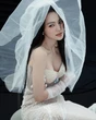 Lan Ngọc tung ảnh mặc váy cưới hậu du học