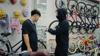 Chủ nhân bản hit 3,6 tỷ views bí mật đến Việt Nam để "xử lý" 1 vụ trộm gây bão MXH