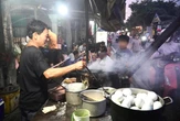Người cha đơn thân bán bánh xèo nuôi 2 con song sinh tự kỷ ở TP.HCM, từ chối nhận tiền hỗ trợ vì lý do này