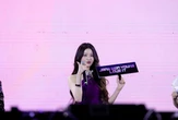 "Công chúa Kpop" Jang Won Young xinh phát sáng trong lần đầu đến Việt Nam tại MALTO ShakeFest, đội nón lá hoá “dâu Việt” khiến fan ngất ngây!