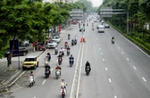 Hà Nội: Cảnh tượng “khó hiểu” trên đường Võ Chí Công sau 3 ngày triển khai phân làn cứng
