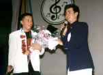 Nam ca sĩ Việt có cơ ngơi trị giá 2.000 cây vàng: Thông thạo 4 thứ tiếng, chuyện tình cảm lận đận