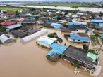 Toàn cảnh mưa lũ lịch sử 200 năm có một nhấn chìm Hàn Quốc: Nhiều nơi bị cô lập, hơn 500 trường học phải đóng cửa, đã xuất hiện thương vong