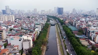 Cảnh tượng lạ tại tuyến phố ở Hà Nội: Một bên ùn tắc, một bên vắng bóng người