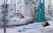 Bé 12 tuổi sốc sốt xuất huyết, tổn thương gan nặng, người nhà tức tốc bắt xe khách từ Bình Phước lên TP.HCM điều trị