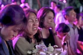 Mẹ khóc nghẹn, không nói nên lời trước giây phút Hà Trúc Linh đăng quang