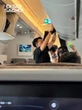 Bắt gặp nhạc trưởng Trần Nhật Minh "lẻ bóng" đi Singapore, bà xã Thanh Hằng đâu rồi?