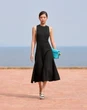 Jennie diện váy ôm body cực nóng bỏng, "quẩy" hết mình sau màn debut gây sốt trên sàn catwalk