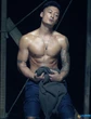 Nam thần đình đám một thời gây sốt với nhan sắc “bất biến” sau 25 năm, body cực phẩm khiến netizen mê mẩn