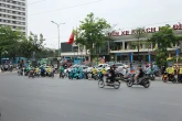 Kết thúc 5 ngày nghỉ lễ, người dân ùn ùn trở lại Thủ đô khiến giao thông ùn tắc