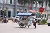 Nhọc nhằn mưu sinh dưới nắng như thiêu đốt của những người coi 'việc nghỉ lễ là điều xa vời'