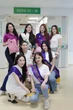 Thanh Thủy hát khi đi từ thiện ở Singapore