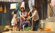 Mỹ nhân bí ẩn nhất Lật Mặt 7 được khen nức nở dù xuất hiện vài phút, đóng "chục vai như một" vẫn cực đắt show